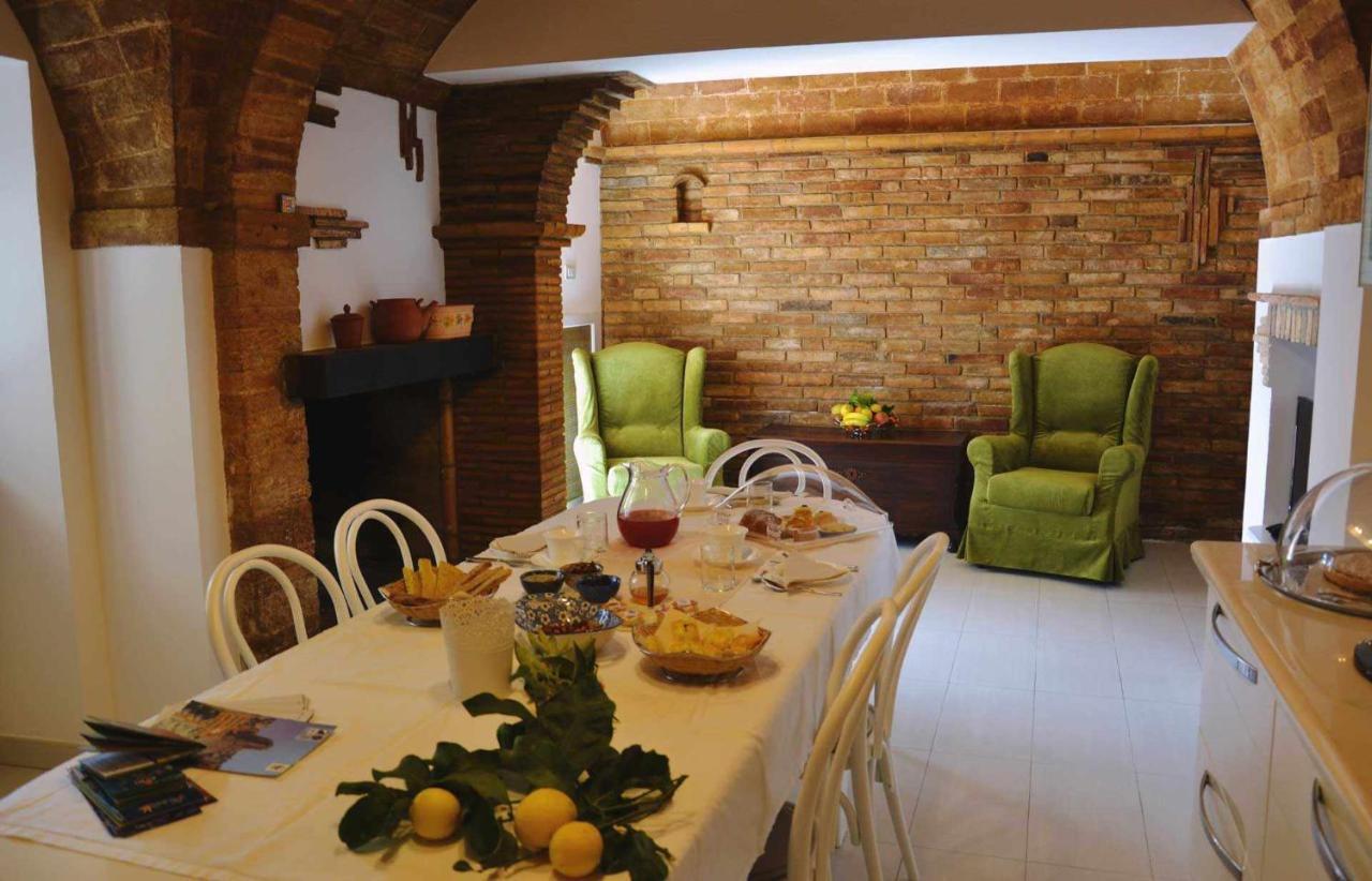 Bed and Breakfast Beb Cornelia Атри Экстерьер фото
